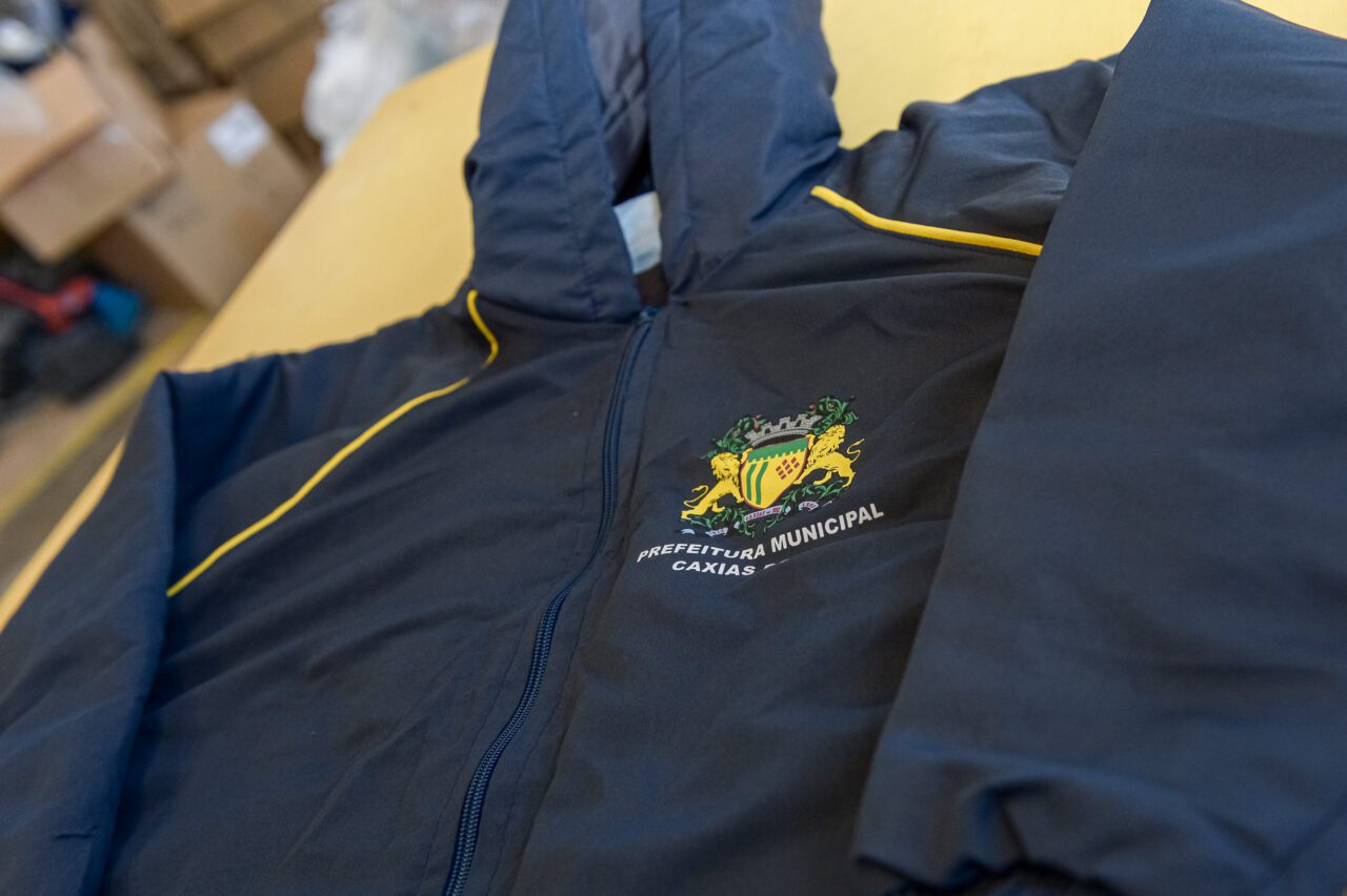 Uniformes De Inverno Come Am A Ser Entregues Nas Escolas Municipais De