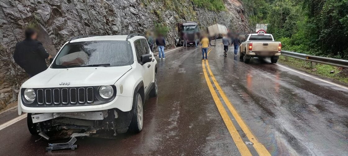 Colis O Entre Seis Ve Culos Bloqueia A Ers Em Flores Da Cunha