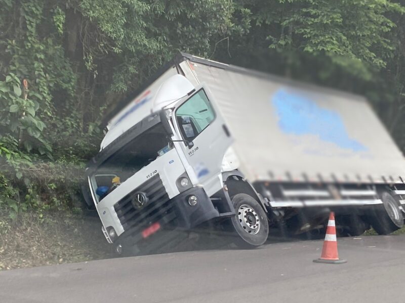 Colisão frontal entre ônibus e automóvel tira a vida de jovem de 24 anos na  ERS 211 em Erechim - Rádio Uirapuru